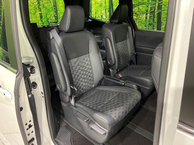 TOYOTA VOXY HYBRID 4WD 2024