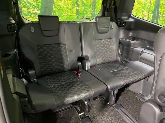 TOYOTA VOXY HYBRID 4WD 2024