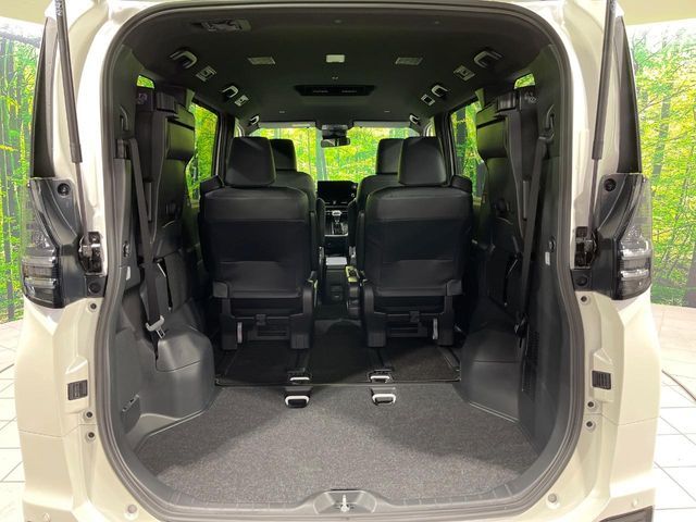 TOYOTA VOXY HYBRID 4WD 2024