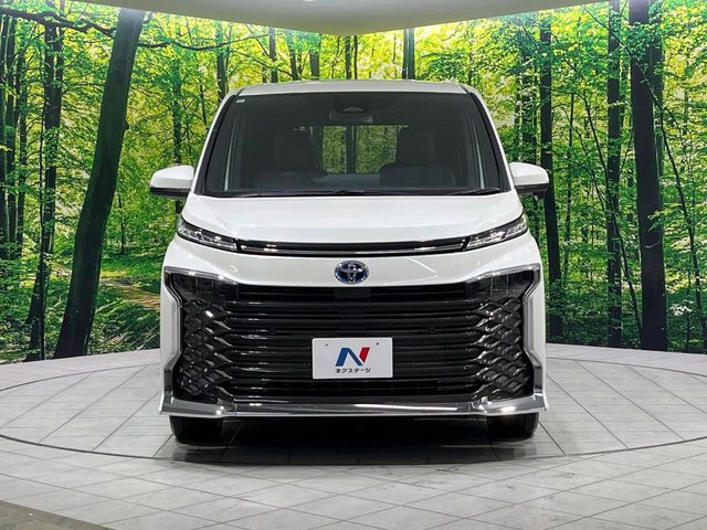 TOYOTA VOXY HYBRID 4WD 2024