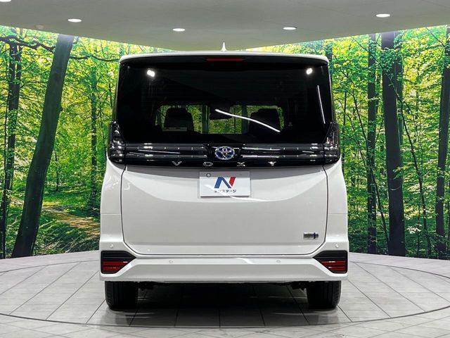 TOYOTA VOXY HYBRID 4WD 2024