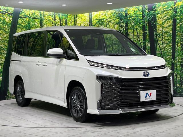 TOYOTA VOXY HYBRID 4WD 2024