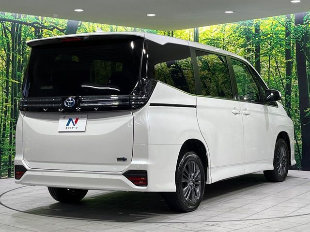 TOYOTA VOXY HYBRID 4WD 2024