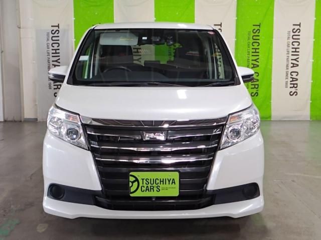 TOYOTA NOAH 2016