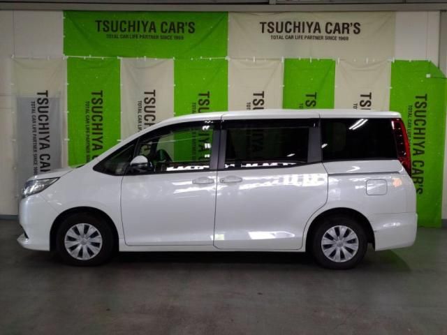 TOYOTA NOAH 2016