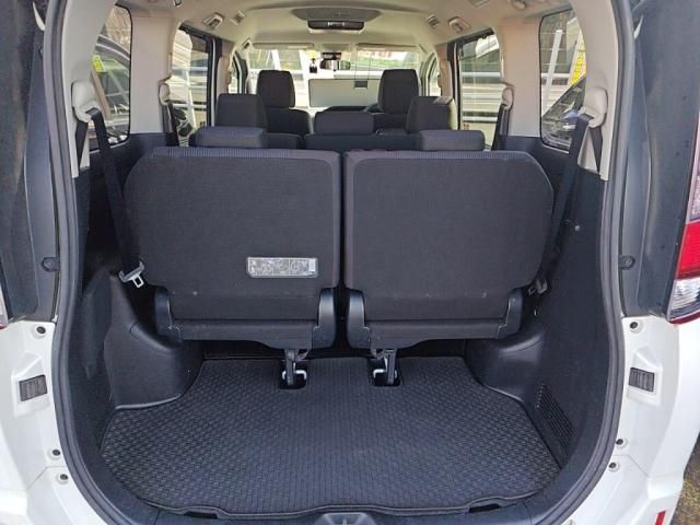 TOYOTA NOAH 2016