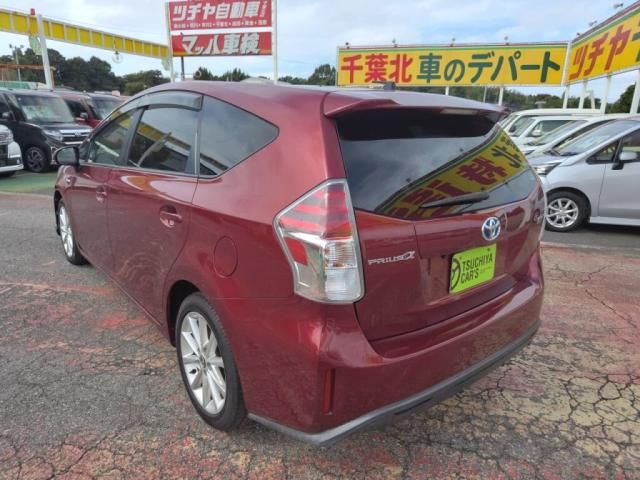 TOYOTA PRIUS Alpha 2017