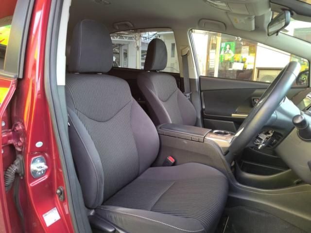 TOYOTA PRIUS Alpha 2017