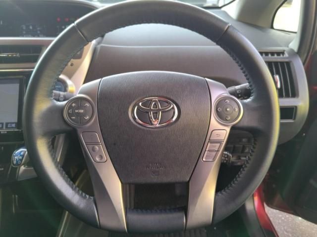 TOYOTA PRIUS Alpha 2017