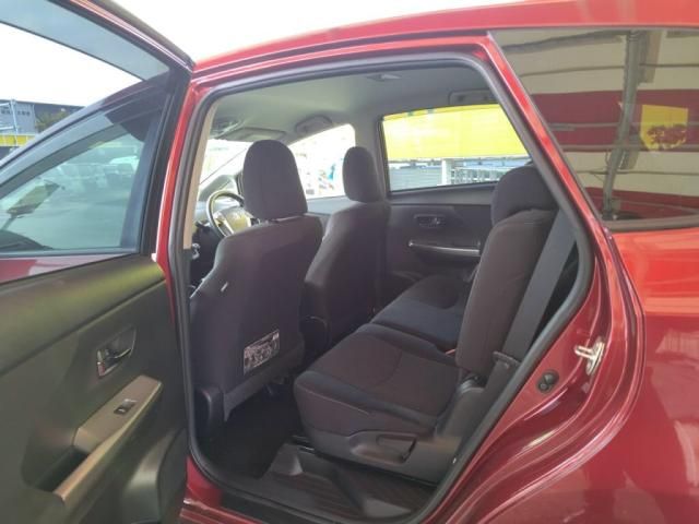 TOYOTA PRIUS Alpha 2017