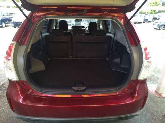 TOYOTA PRIUS Alpha 2017