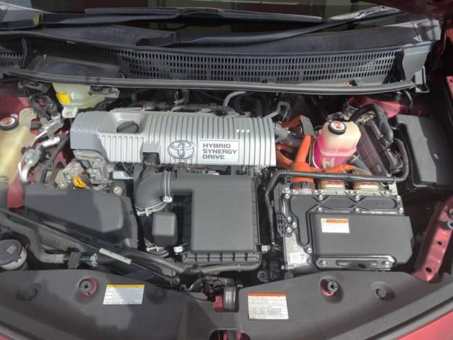 TOYOTA PRIUS Alpha 2017