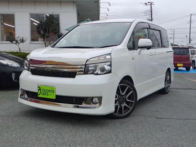 TOYOTA VOXY 2012