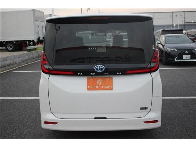TOYOTA NOAH HYBRID 2022