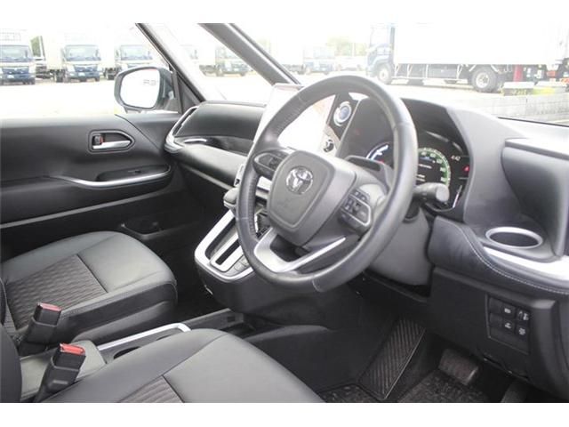 TOYOTA NOAH HYBRID 2022