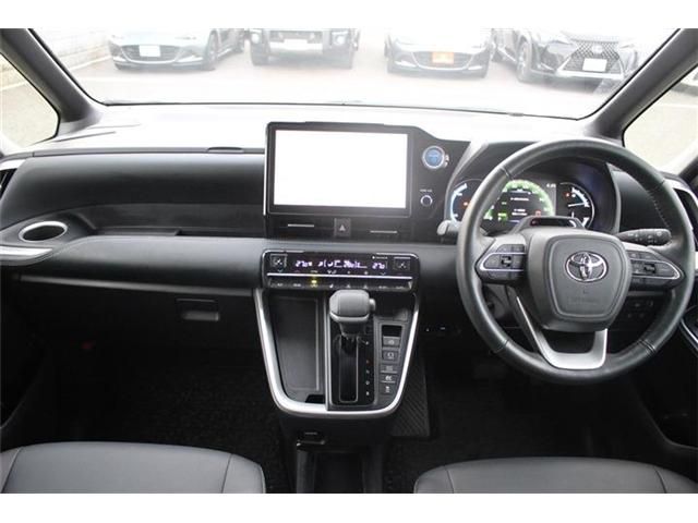 TOYOTA NOAH HYBRID 2022