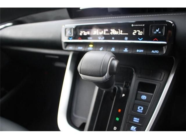 TOYOTA NOAH HYBRID 2022