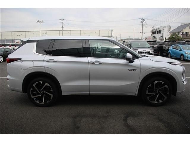 MITSUBISHI OUTLANDER PHEV 2023