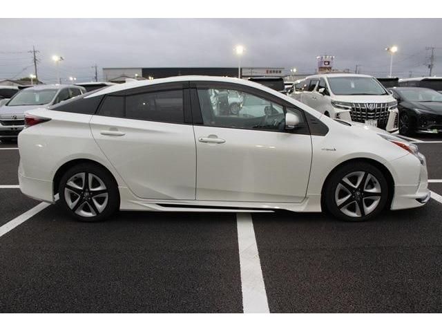 TOYOTA PRIUS 2018