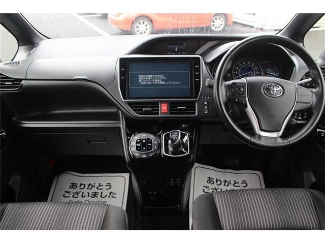 TOYOTA VOXY HYBRID 2017