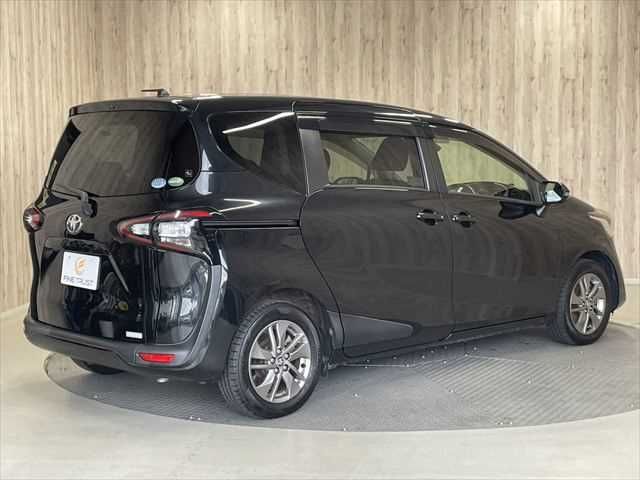 TOYOTA SIENTA 2017