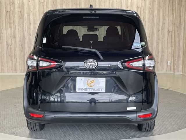 TOYOTA SIENTA 2017