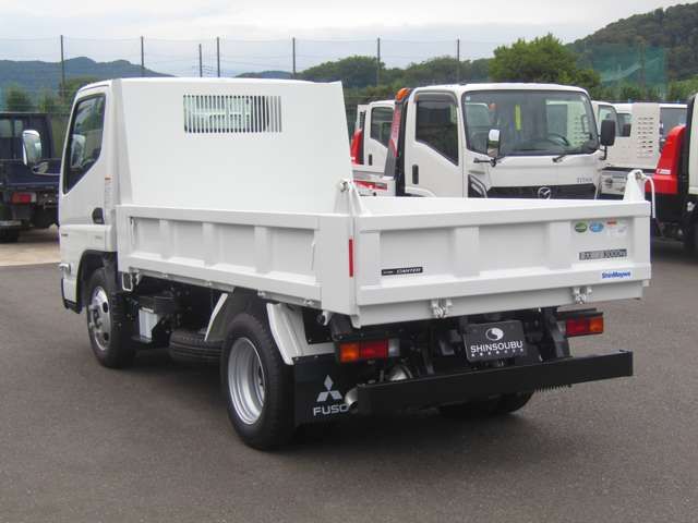 MITSUBISHI CANTER 2025