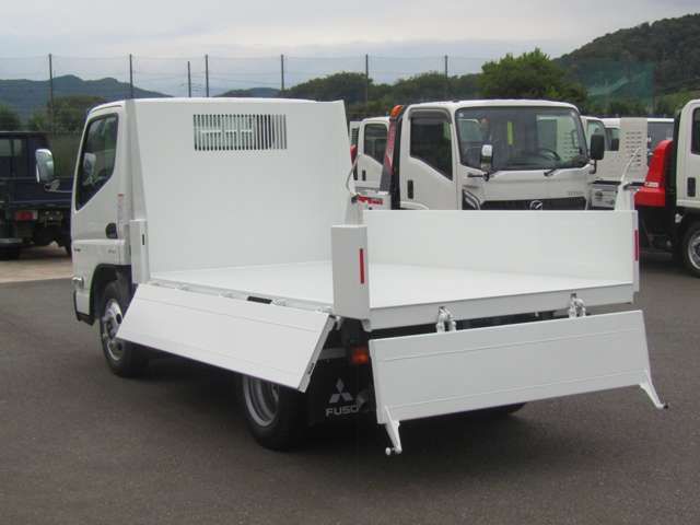 MITSUBISHI CANTER 2025
