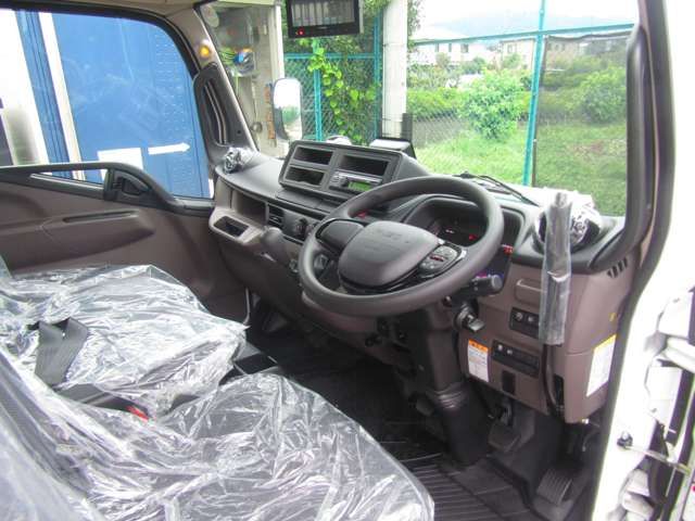 MITSUBISHI CANTER 2025