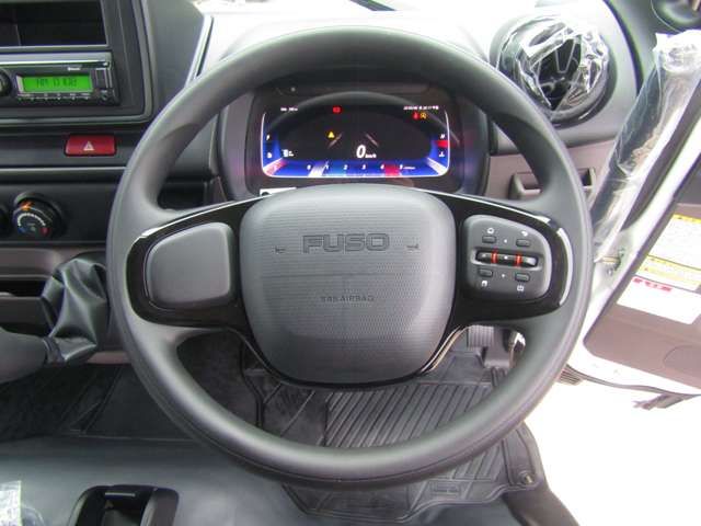 MITSUBISHI CANTER 2025