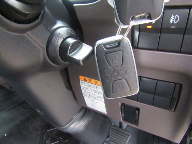 MITSUBISHI CANTER 2025