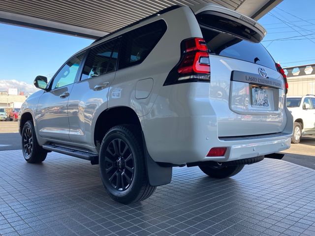 TOYOTA LANDCRUISER PRADO 2022