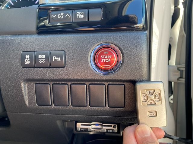 TOYOTA VELLFIRE 2011