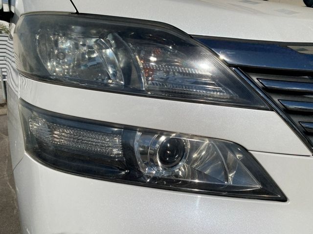 TOYOTA VELLFIRE 2011