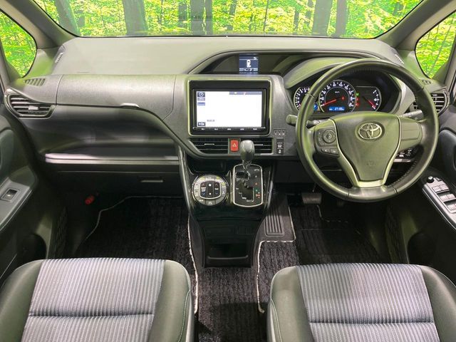 TOYOTA VOXY 4WD 2016