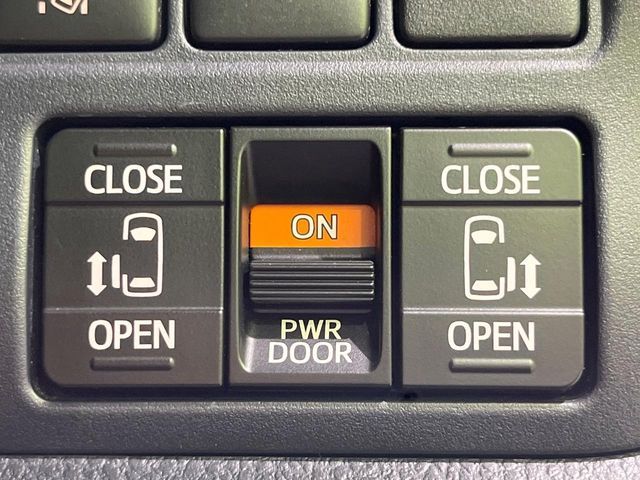 TOYOTA VOXY 4WD 2016