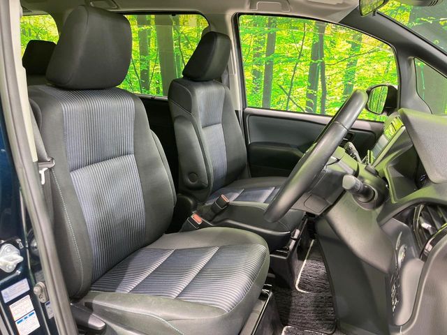 TOYOTA VOXY 4WD 2016