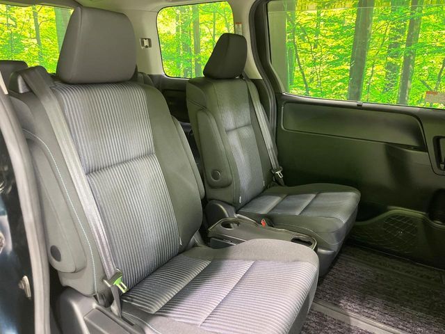 TOYOTA VOXY 4WD 2016