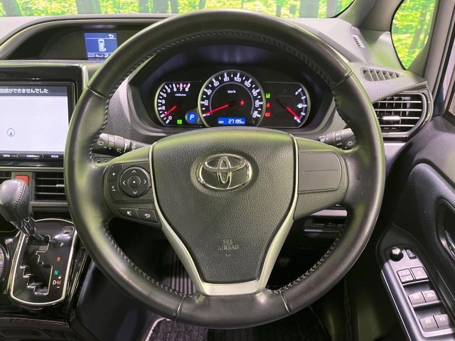 TOYOTA VOXY 4WD 2016