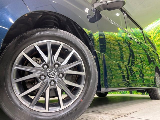 TOYOTA VOXY 4WD 2016