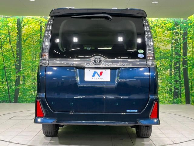 TOYOTA VOXY 4WD 2016