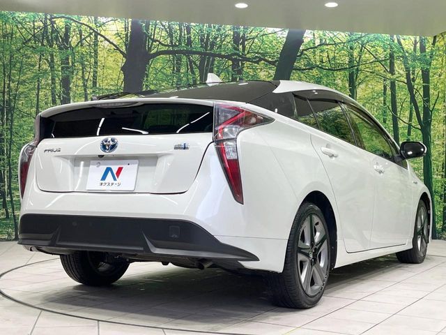 TOYOTA PRIUS 2016