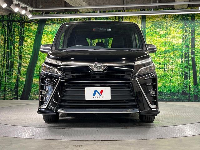 TOYOTA VOXY 2018