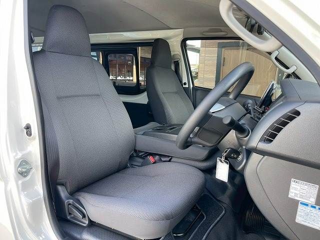 TOYOTA HIACE van 4WD 2025