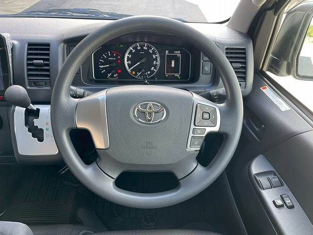 TOYOTA HIACE van 4WD 2025