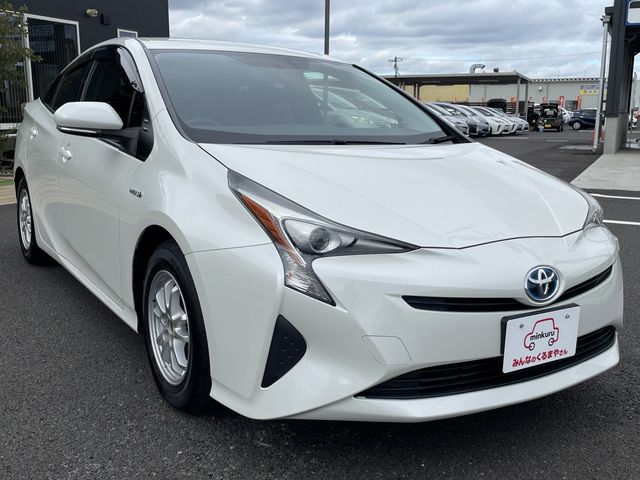TOYOTA PRIUS 2016
