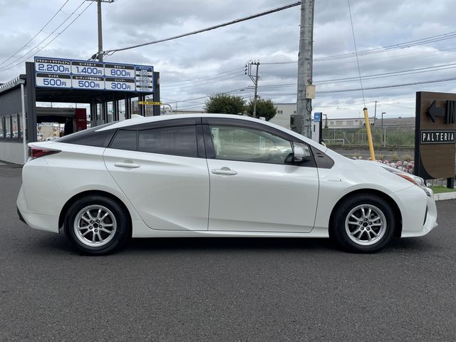 TOYOTA PRIUS 2016