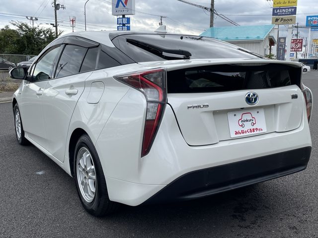 TOYOTA PRIUS 2016