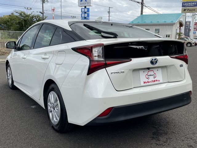 TOYOTA PRIUS 2019