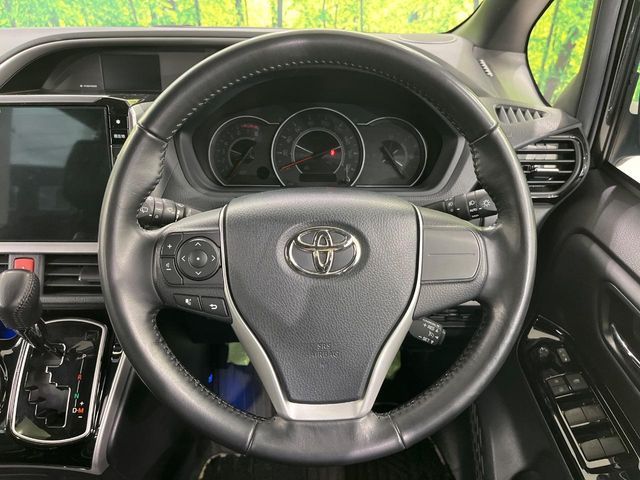 TOYOTA VOXY 2020